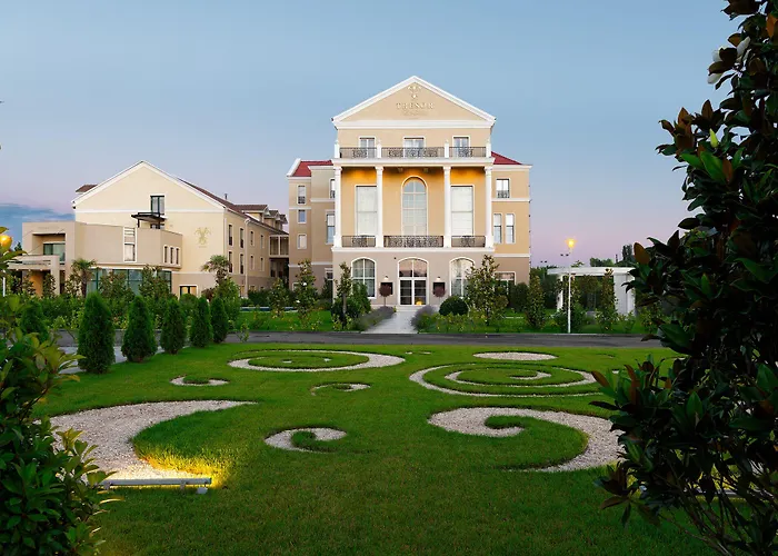 Tresor Le Palais , Curio Collection By Hilton