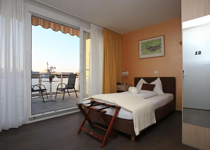 Hotel nahe College: Mfh Micro