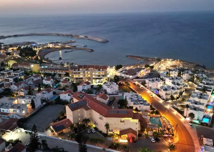 Anais Bay