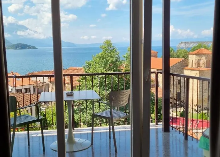 Lukanov Apartments & Guest Rooms