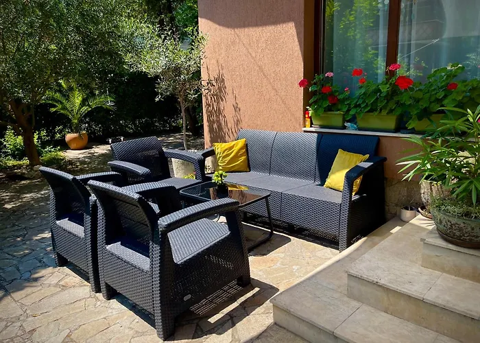 Dimitrovi Guesthouse - Peaceful Stay Near Beach With Garden, Sarafovo