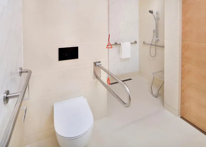 Crowne Plaza Marina By Ihg