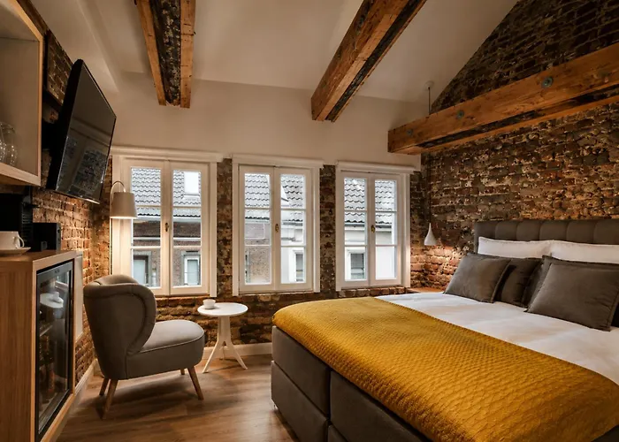 Square Rooms 20