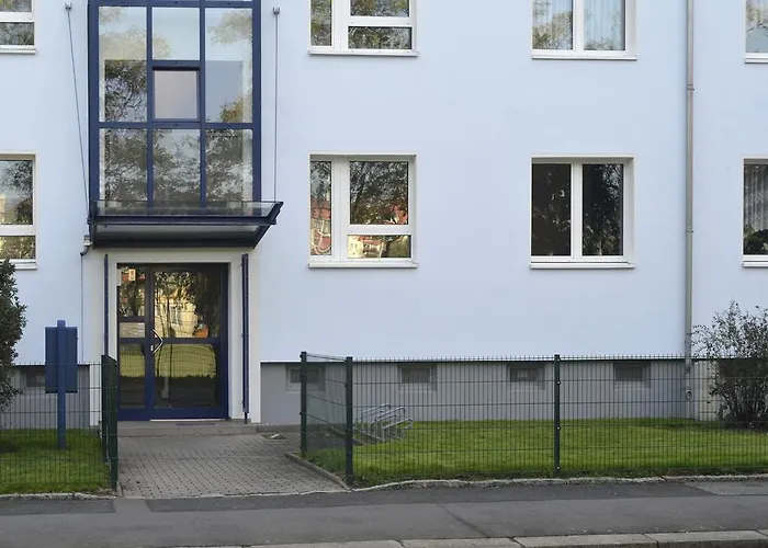 Hotel nahe College: F2 - Am alten Elbarm - Laubegast