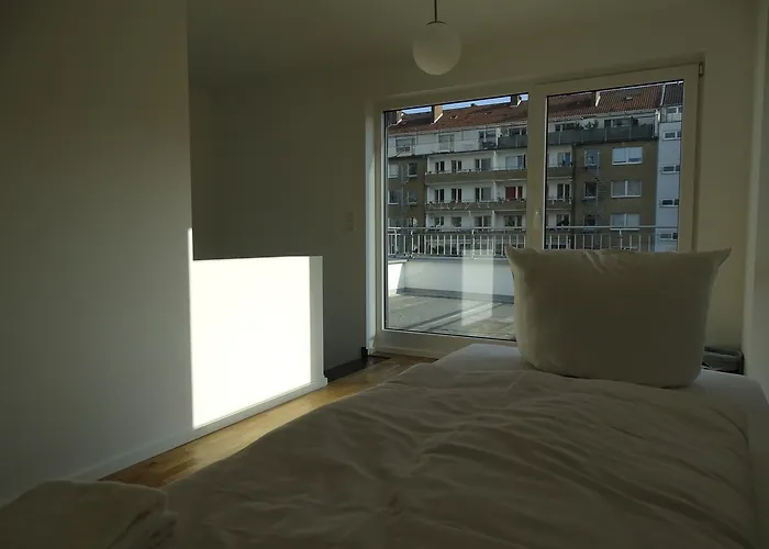 Avi City Apartments Kinghouse