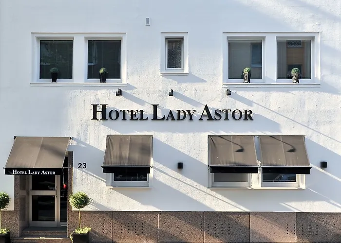 Sir&Lady Astor