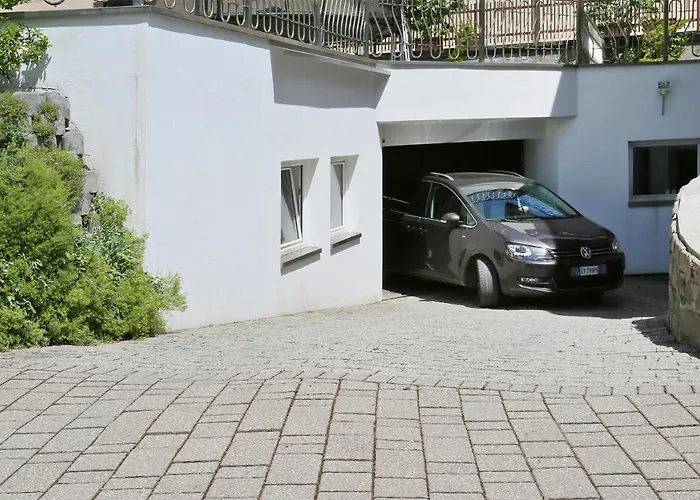 Ping Pong Hotel: Pension Alpenhof B&B